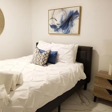 Hotel 7 Br- Sleeps 15! Famous Lakefront Amazing Property! New Orleans