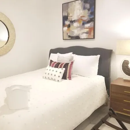 7 Br- Sleeps 15! Famous Lakefront Amazing Property! 4*