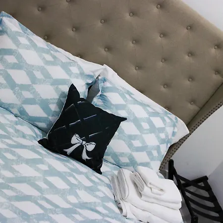 Hotel 9br-sleeps 19. Amazing Deal!! 4*