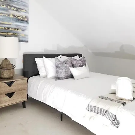 9br-sleeps 19. Amazing Deal!! Hotel New Orleans