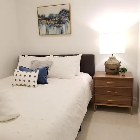 9br-sleeps 19. Amazing Deal!! Hotel