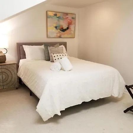 9br-sleeps 19. Amazing Deal!! 4*