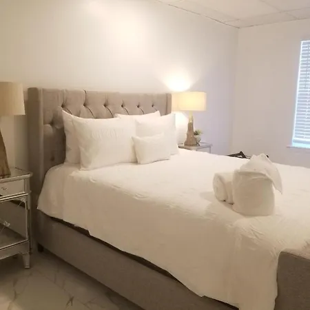 9br-sleeps 19. Amazing Deal!! Hotel New Orleans