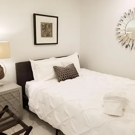 9br-sleeps 19. Amazing Deal!! 4* New Orleans