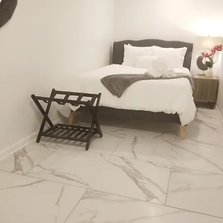 9br-sleeps 19. Amazing Deal!! 4* New Orleans