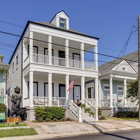 Holiday home Southern Colonial Escape W/ Pool In Nola! *