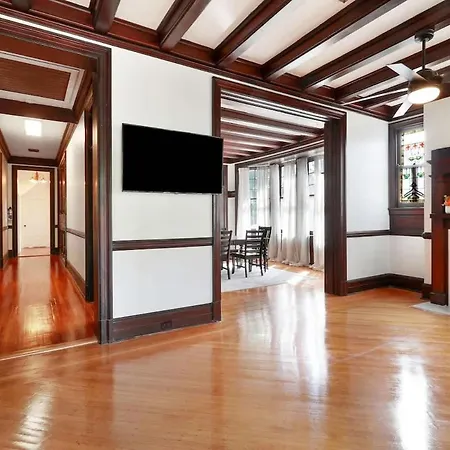Spacious And Elegant Family In Mid-city *