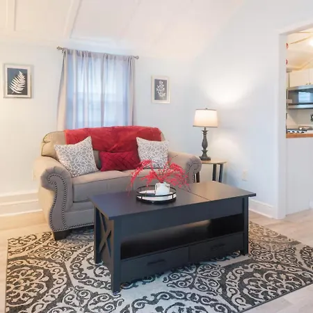 Villa Furnished Uptown 1 Bed Close To Hospitals, Universities & French Quarter Mardis Gras *