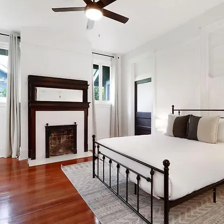 Spacious And Elegant Family In Mid-city Holiday home *