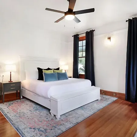 Spacious And Elegant Family In Mid-city *