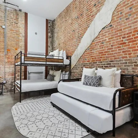 Exquisite Flat In Arts District Apartment