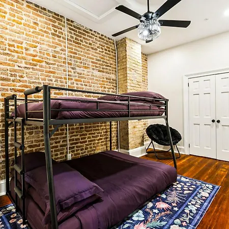 Stylish & Spacious In Apartment