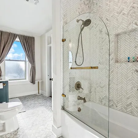 Stylish & Spacious In New Orleans