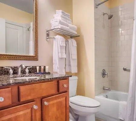 Cute And Cozy Centrally Located Unit *