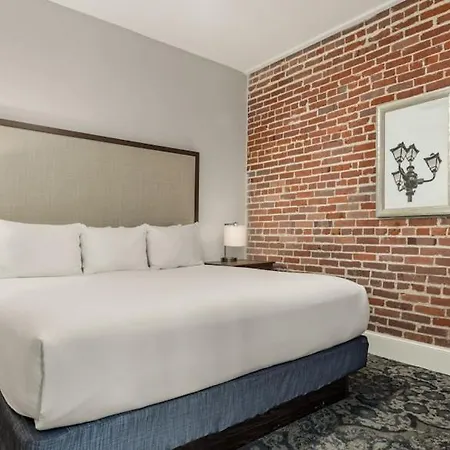 Cute And Cozy Centrally Located Unit