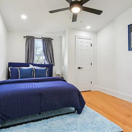 Cozy 3br W Fireplace, Yard & Streetcar Walk Holiday home *