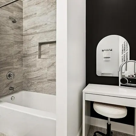 Luxury 5br Designer And Stylish Nola Getaway Apartment *