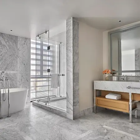 Four Seasons Hotel 5*