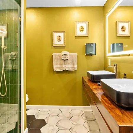 The Railyard Nola - Adult Only, Clothing Optional Pool Bed & Breakfast *