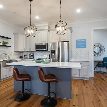 Stunning 4br-5br Near French Quarter Homes By Hosteeva