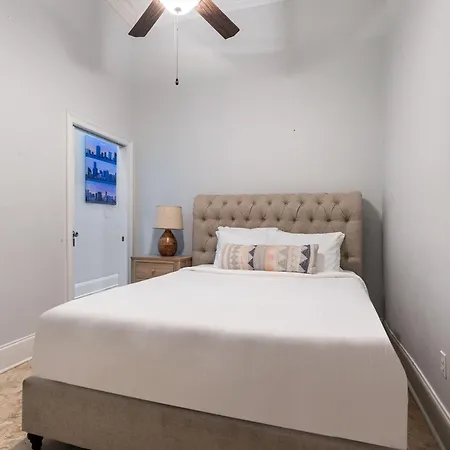 Hosteeva Modern Near Magazine St & Close To Fq Apartment