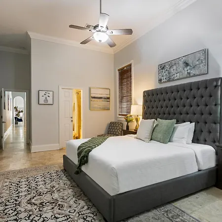 Apartment Hosteeva Modern Near Magazine St & Close To Fq