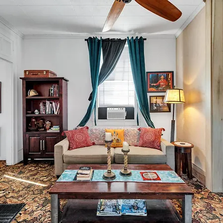 Bright W Gardens & Bayou-style Porch New Orleans