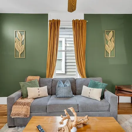 Victorian Duplex Near Superdome & Quarter Holiday home *