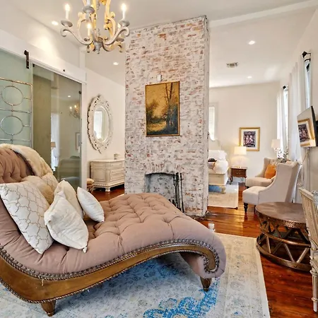 Villa Bright W Heated Pool & Pool Table 5br 4ba New Orleans