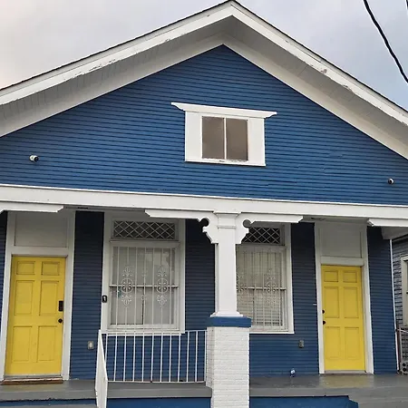 605 S Genios St 70119 * New Orleans