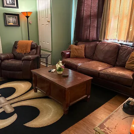 2 Bedroom 2 Bath Fun Vibes No Pet Fees Holiday home New Orleans