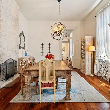 Bright W Heated Pool & Pool Table 5br 4ba Villa New Orleans