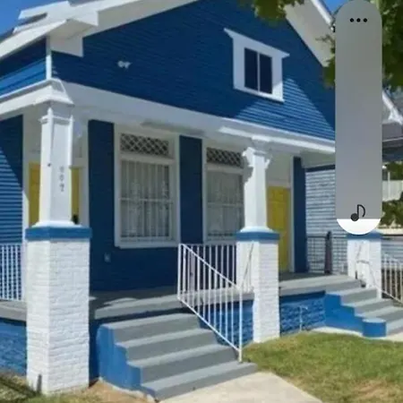 605 S Genios St 70119 Holiday home *