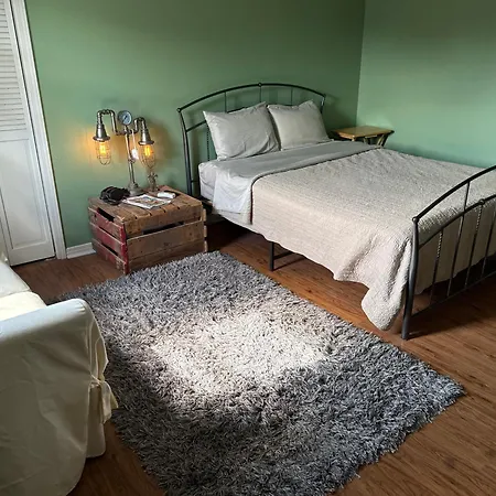 Holiday home 2 Bedroom 2 Bath Fun Vibes No Pet Fees *