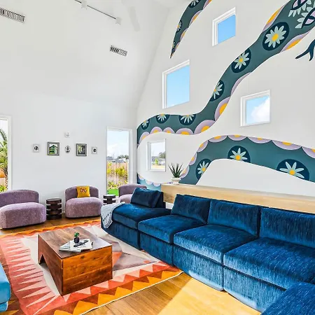 The Florentine Private 12br Holiday home New Orleans