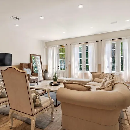 Bright W Heated Pool & Pool Table 5br 4ba *