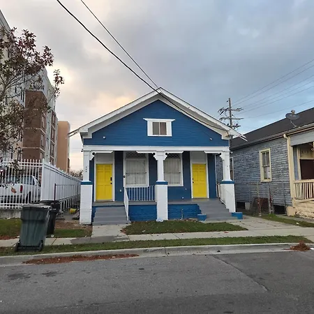 605 S Genios St 70119 Holiday home