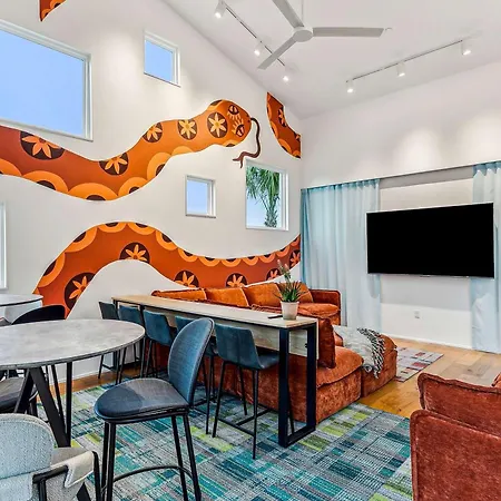 The Herald 12br Private Holiday home *