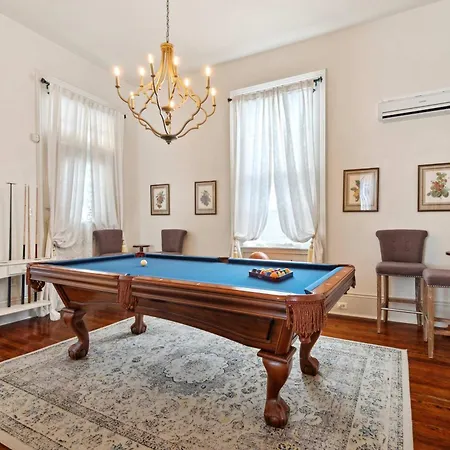 Bright W Heated Pool & Pool Table 5br 4ba *