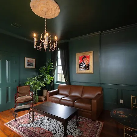 5 Themed Units In Fq With Pool * New Orleans