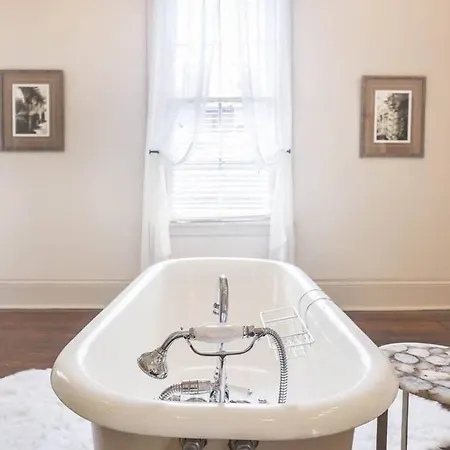 Bright W Heated Pool & Pool Table 5br 4ba *
