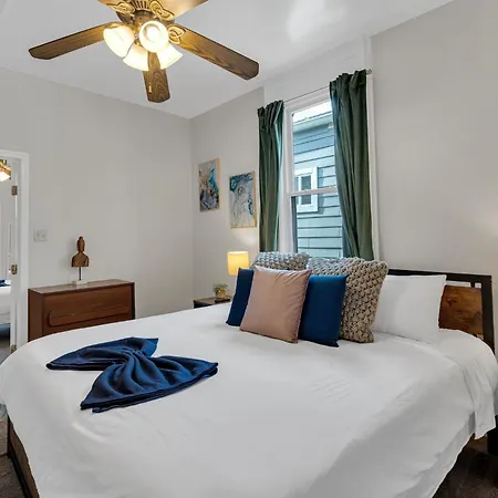 Holiday home Victorian Duplex Near Superdome & Quarter *