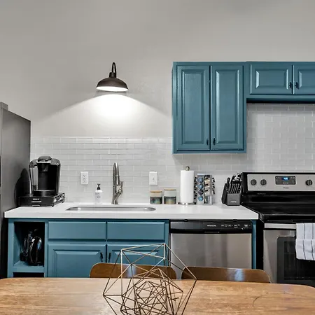 Tranquil Retreat W High Ceilings Near Streetcar * New Orleans
