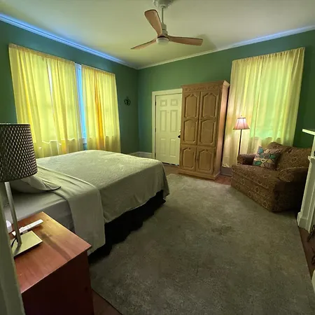 Holiday home 2 Bedroom 2 Bath Fun Vibes No Pet Fees *