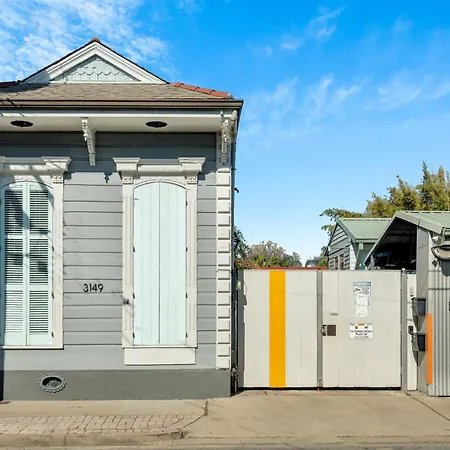 Bright W Gardens & Bayou-style Porch New Orleans
