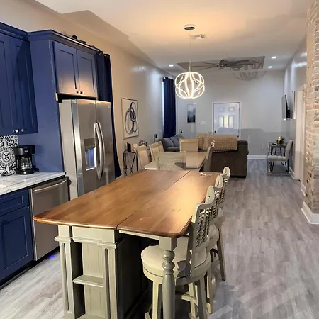 605 S Genios St 70119 Holiday home