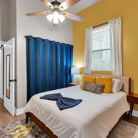 Holiday home Tranquil Retreat W High Ceilings Near Streetcar *