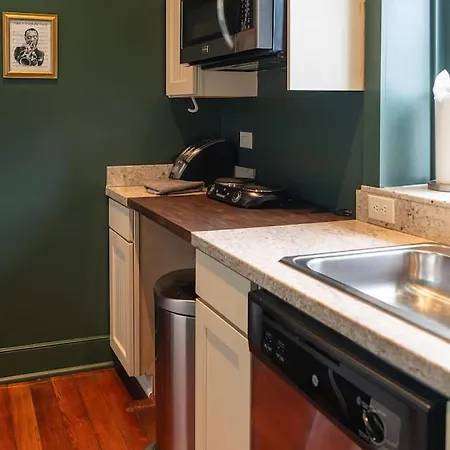 5 Themed Units In Fq With Pool New Orleans