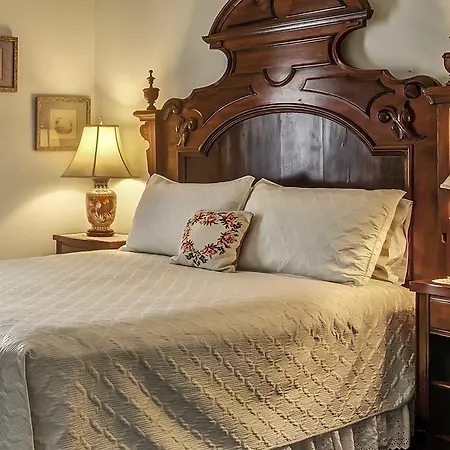 Rose Manor Bed & Breakfast