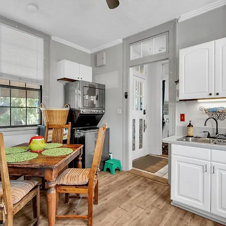 Bright W Gardens & Bayou-style Porch New Orleans